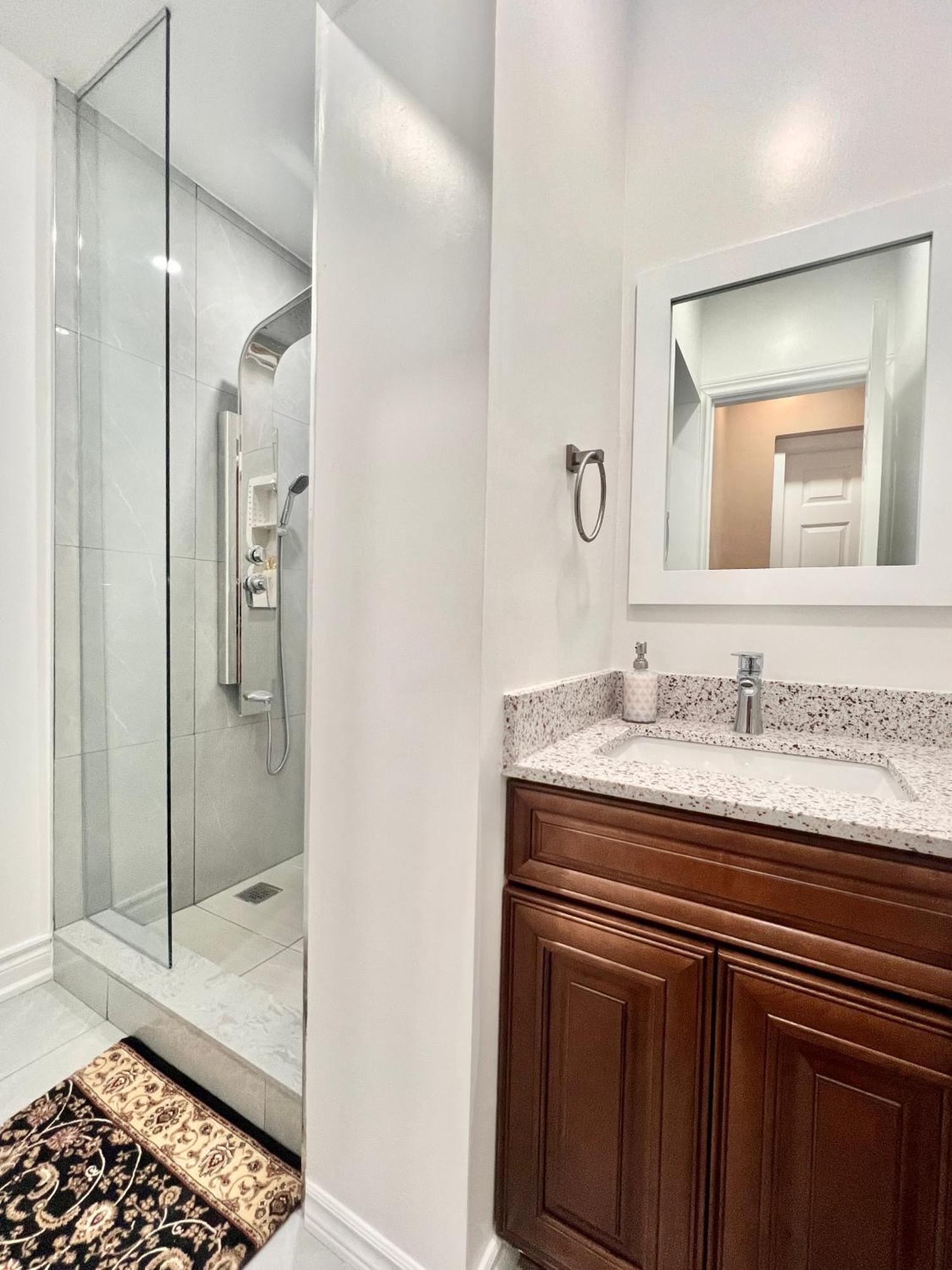 Upgraded Rooms With Bath 7-Min To Subway Near Downsview Rogers Stadium 多伦多 外观 照片